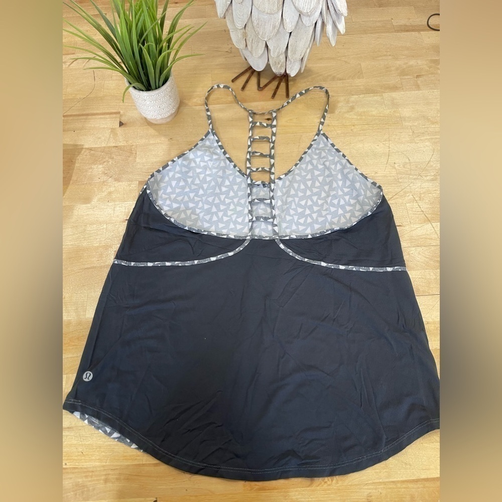 Lululemon “Breezy Singlet” Racer Back Tank Top Size 6